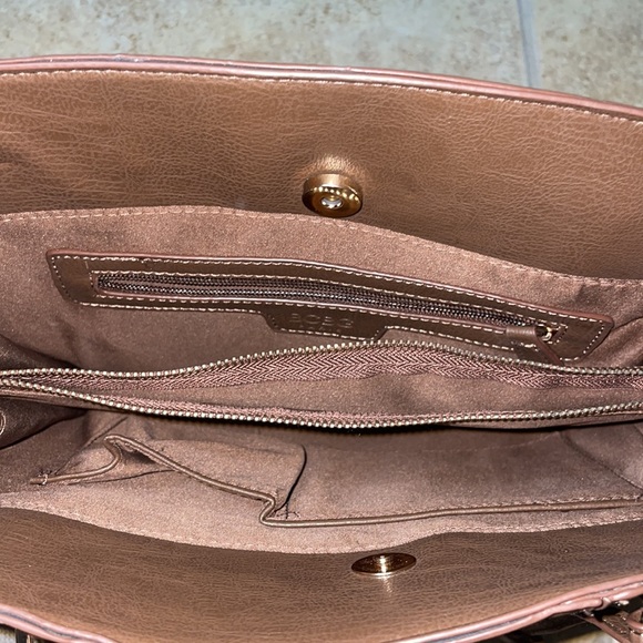 BCBG Paris handbag - Picture 4 of 6